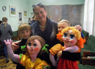 Євгенія Богасевич і її шкільний ляльковий театр