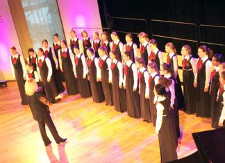 Камерний хор дівчат Київської середньої спеціалізованої музичної школи-інтернату ім. М.В. Лисенка. AdverMAN